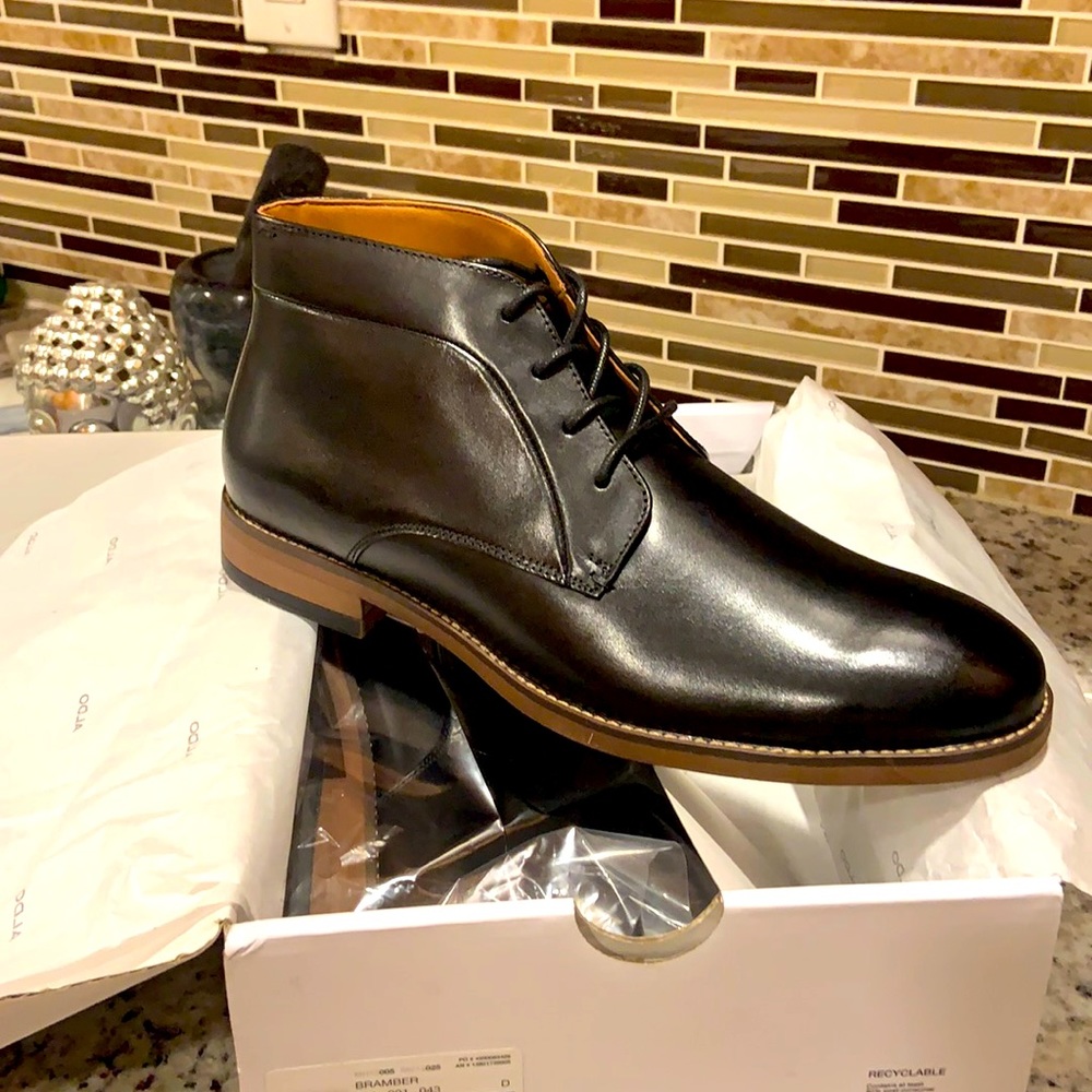 BRAND NEW 9.5 men’s